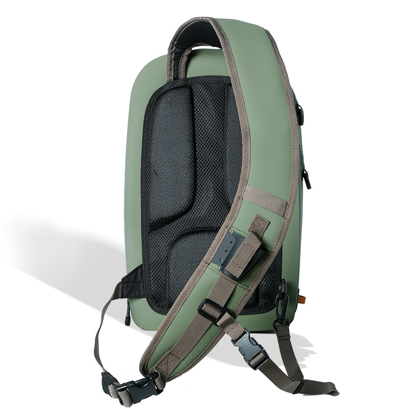 Padded back panel and adjustable shoulder strap of SW3001